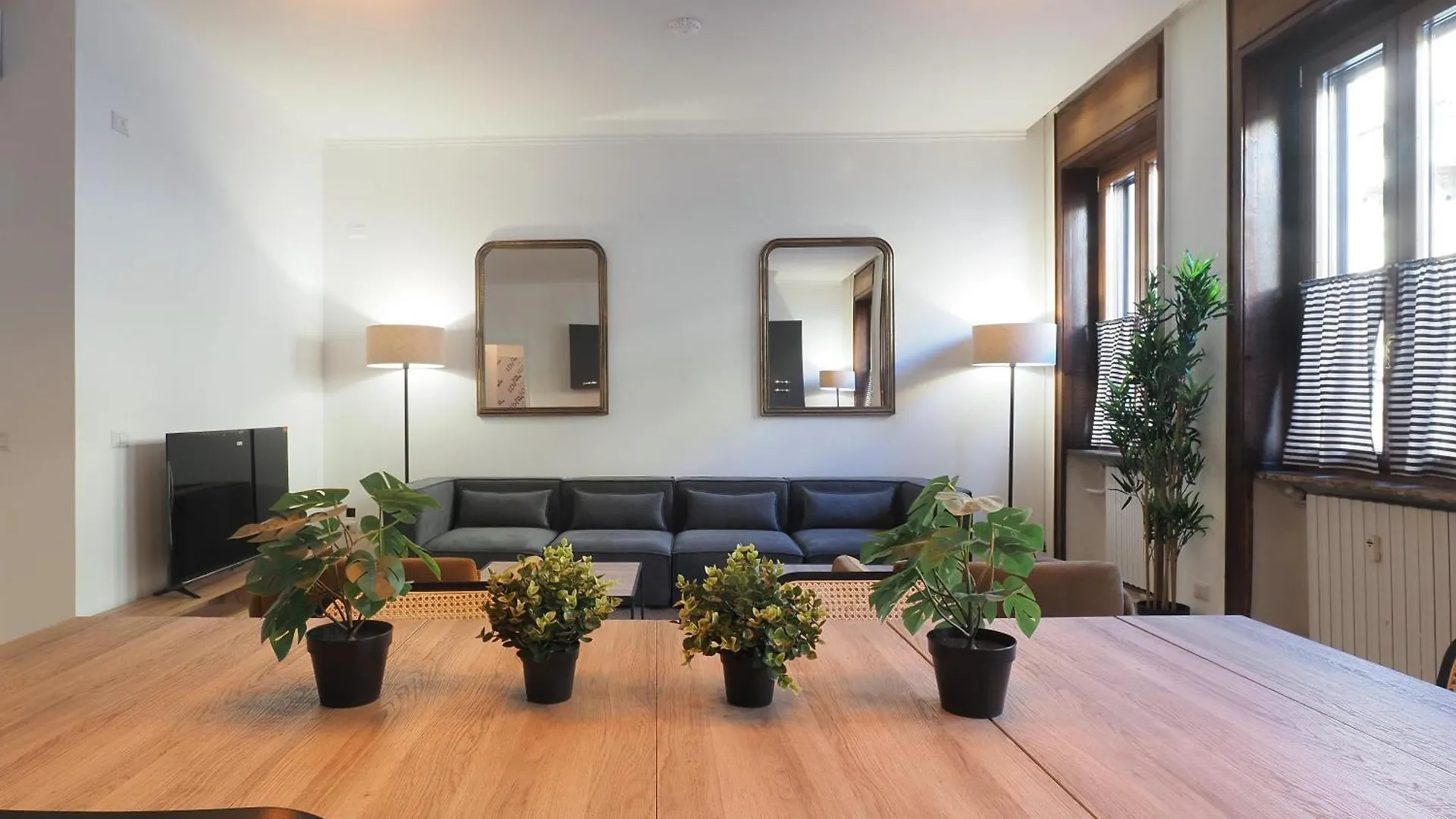 Homnest I Milano Duomo Penthouse Apartment Italy