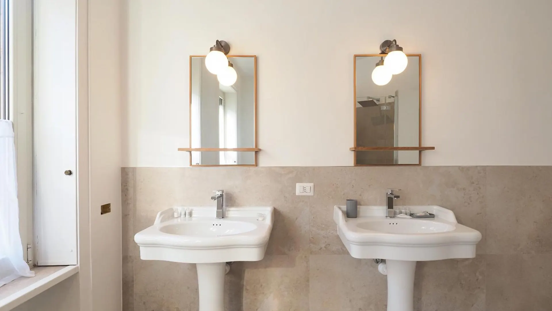 Homnest I Milano Duomo Penthouse Apartment Italy