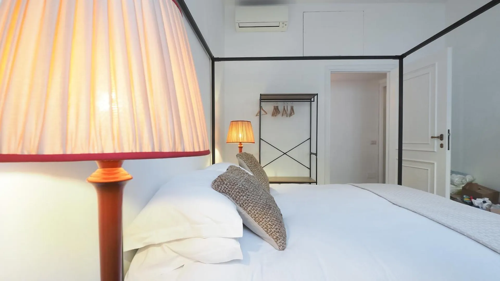 Homnest I Milano Duomo Penthouse Lägenhet